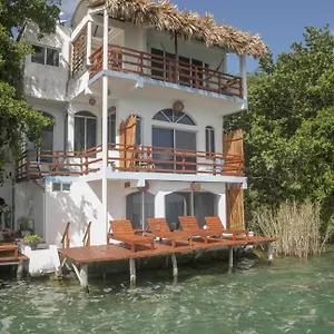 Seven Blue House Village & Lodge Bacalar